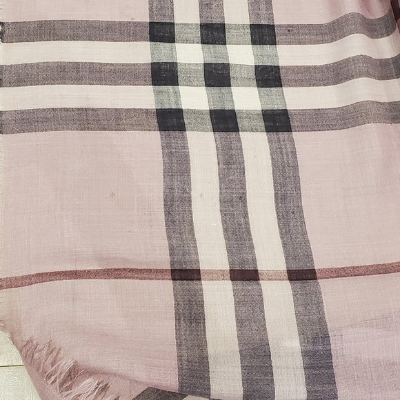 BURBERRY Lightweight Scarf - Picture 5 of 8